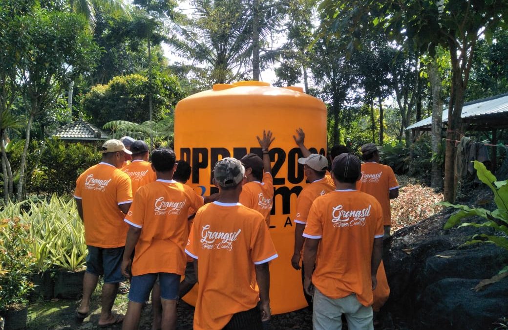 Install Tandon Air 5000 Liter di Kampung Bunga Grangsil